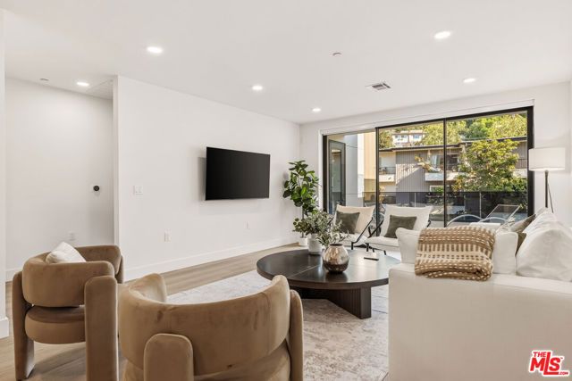 3651 Regal Place 201, Los Angeles, CA 90068