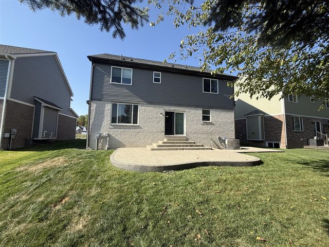 29371 Bayside Circle, Chesterfield, MI 48047