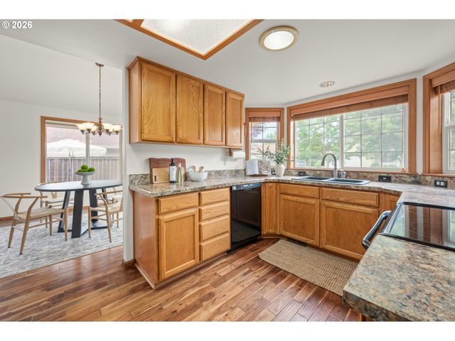 2381 DALE Ave, Eugene, OR 97408