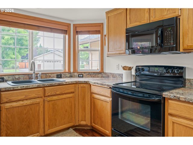 2381 DALE Ave, Eugene, OR 97408