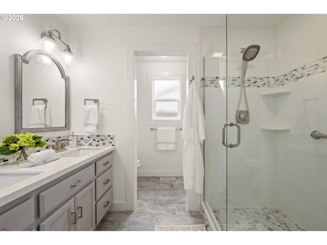 2381 DALE Ave, Eugene, OR 97408