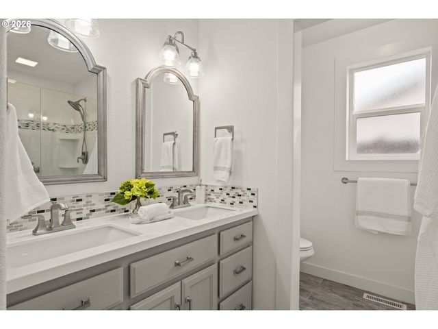 2381 DALE Ave, Eugene, OR 97408