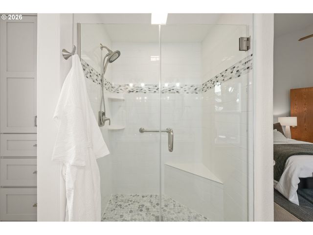 2381 DALE Ave, Eugene, OR 97408