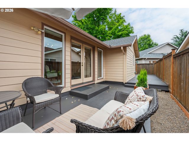 2381 DALE Ave, Eugene, OR 97408