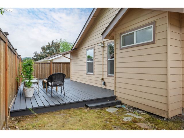 2381 DALE Ave, Eugene, OR 97408