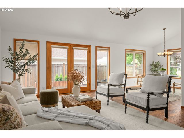 2381 DALE Ave, Eugene, OR 97408