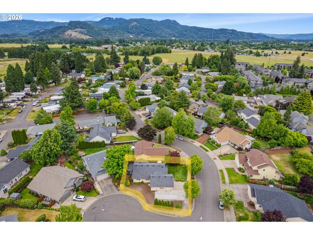 2381 DALE Ave, Eugene, OR 97408