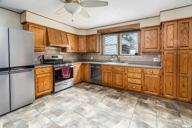 306 S MADISON Street, Marion, IL 62959