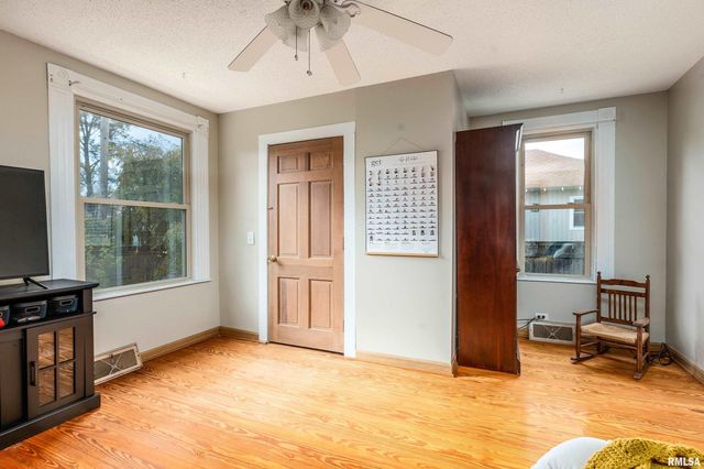 306 S MADISON Street, Marion, IL 62959