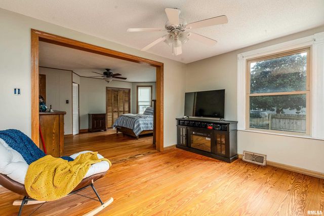 306 S MADISON Street, Marion, IL 62959