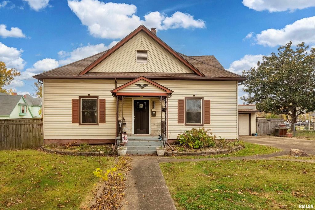 306 S MADISON Street, Marion, IL 62959