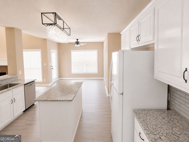 825 Stoneglen Court, Mcdonough, GA 30252