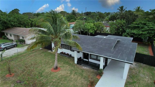2496 SW 8th St, Fort Lauderdale, FL 33312