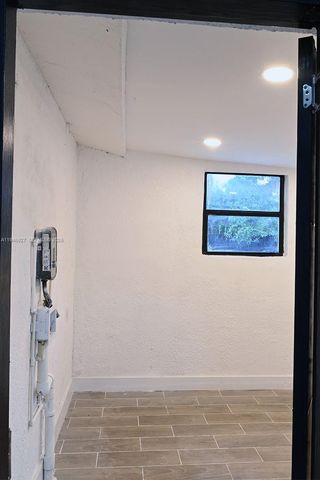 2496 SW 8th St, Fort Lauderdale, FL 33312