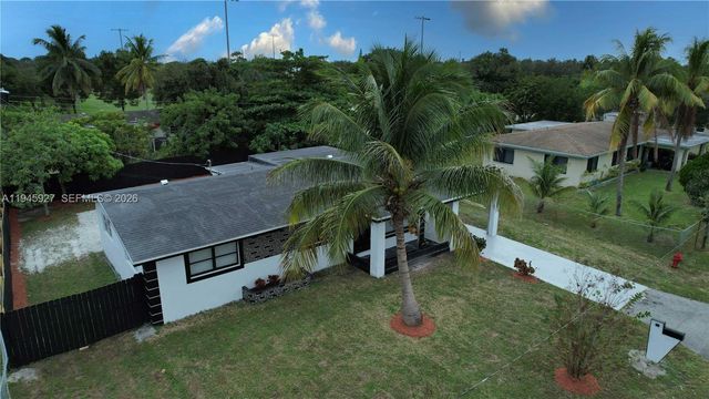 2496 SW 8th St, Fort Lauderdale, FL 33312