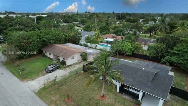 2496 SW 8th St, Fort Lauderdale, FL 33312