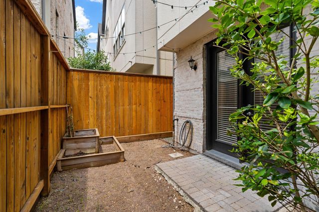 4014 University Grove Street, Houston, TX 77023