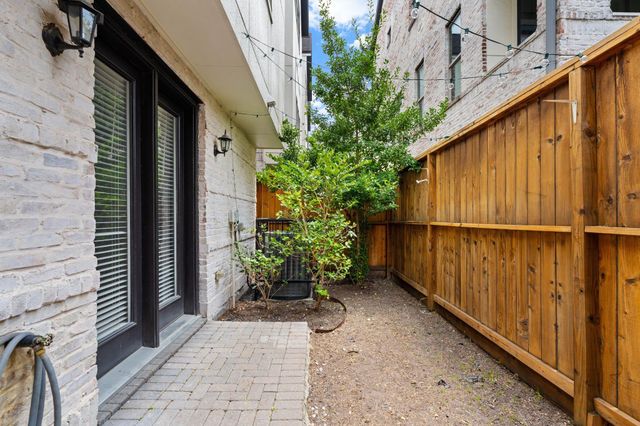 4014 University Grove Street, Houston, TX 77023
