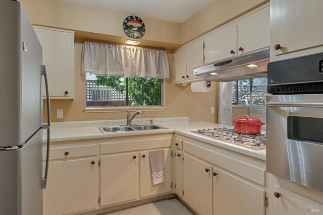 781 5th St W, Sonoma, CA 95476