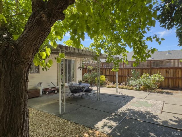 781 5th St W, Sonoma, CA 95476