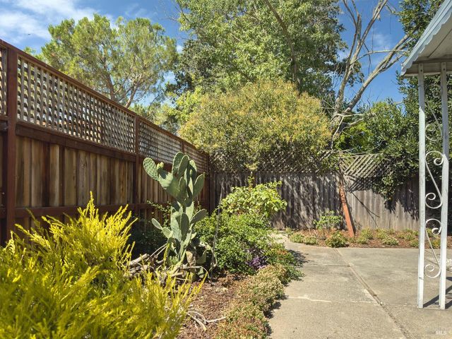 781 5th St W, Sonoma, CA 95476