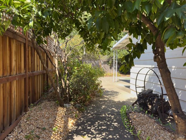 781 5th St W, Sonoma, CA 95476