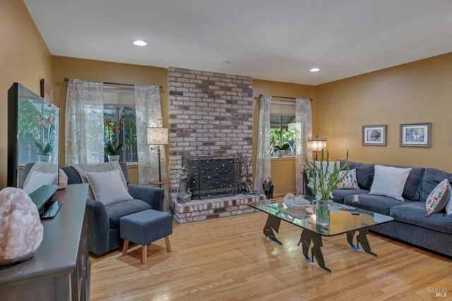 781 5th St W, Sonoma, CA 95476