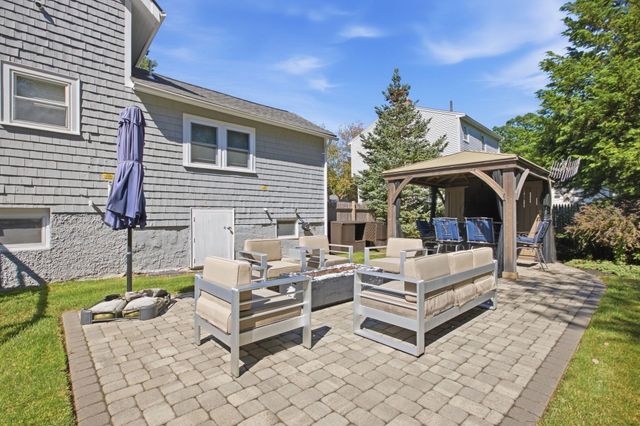 29 Canterbury Drive, Reading, MA 01867