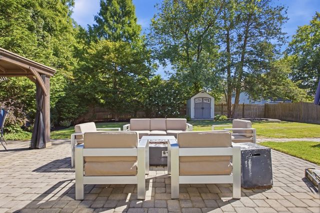 29 Canterbury Drive, Reading, MA 01867