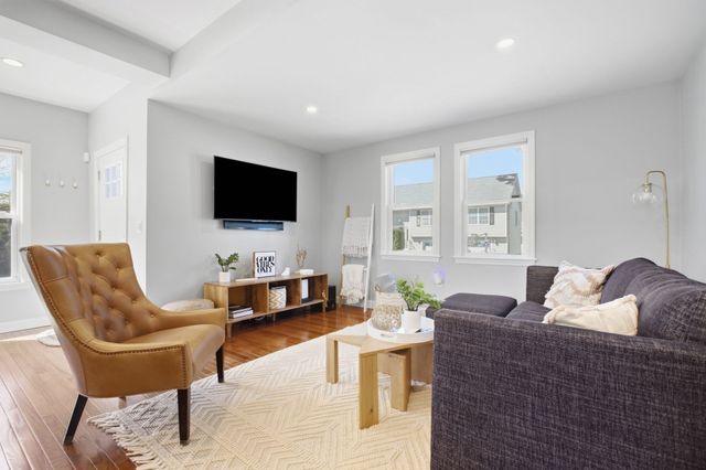 29 Canterbury Drive, Reading, MA 01867