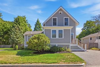 29 Canterbury Drive, Reading, MA 01867