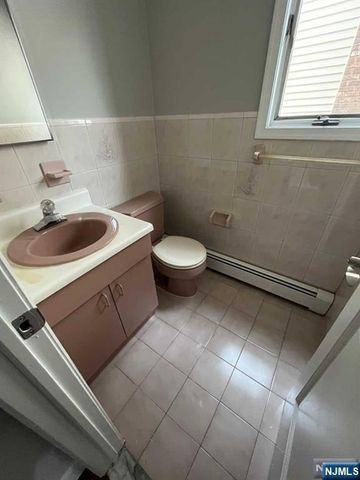 33 Maple Avenue BB, South Hackensack, NJ 07606