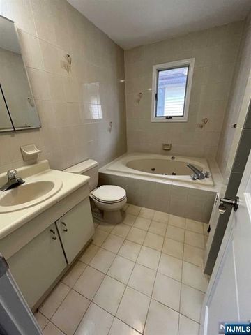 33 Maple Avenue BB, South Hackensack, NJ 07606