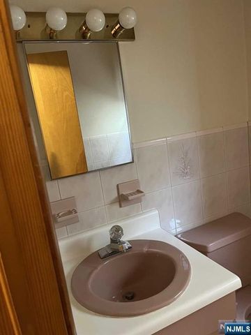 33 Maple Avenue BB, South Hackensack, NJ 07606
