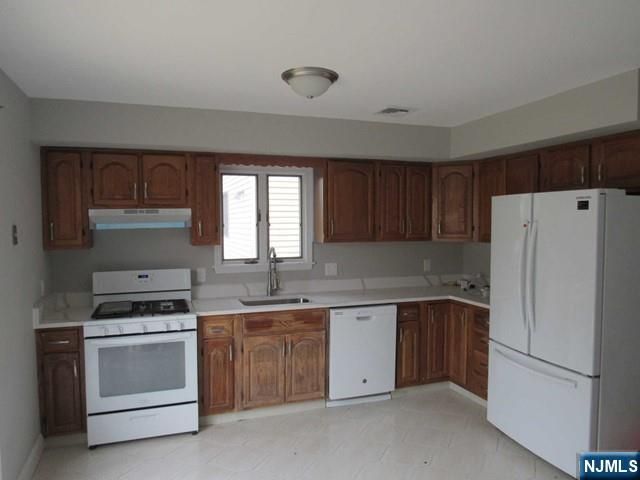 33 Maple Avenue BB, South Hackensack, NJ 07606