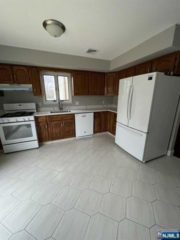 33 Maple Avenue BB, South Hackensack, NJ 07606