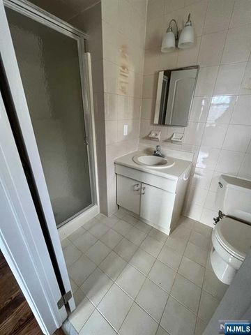 33 Maple Avenue BB, South Hackensack, NJ 07606