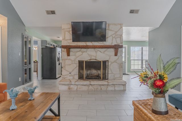 311 Governors, Floresville, TX 78114