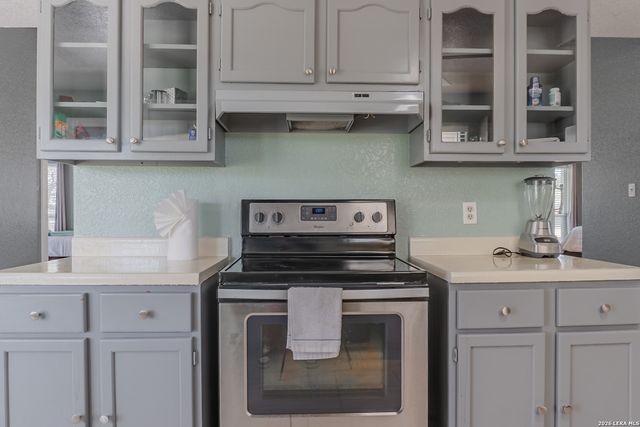 311 Governors, Floresville, TX 78114