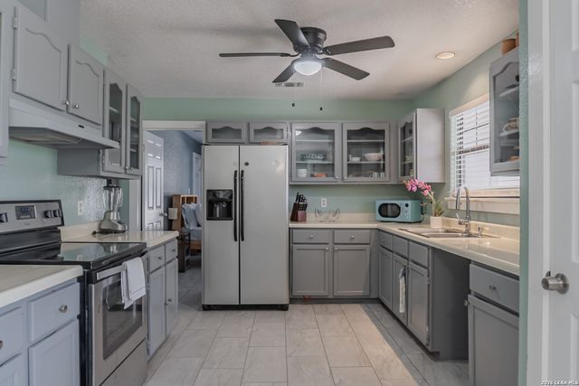 311 Governors, Floresville, TX 78114