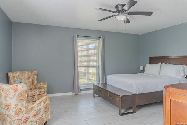 311 Governors, Floresville, TX 78114