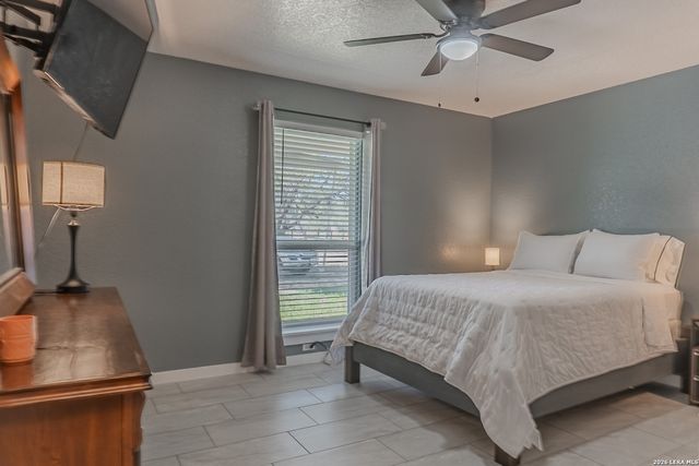 311 Governors, Floresville, TX 78114