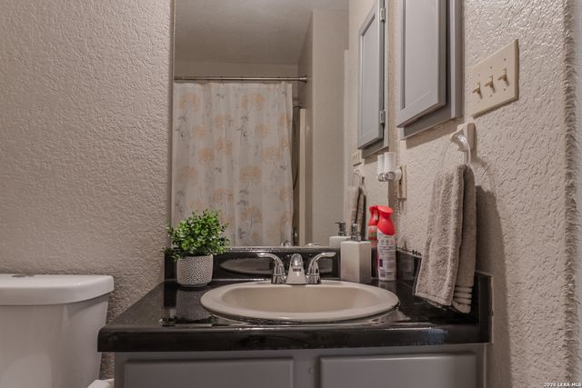 311 Governors, Floresville, TX 78114