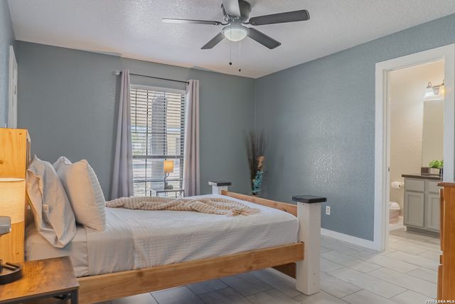 311 Governors, Floresville, TX 78114