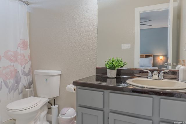 311 Governors, Floresville, TX 78114