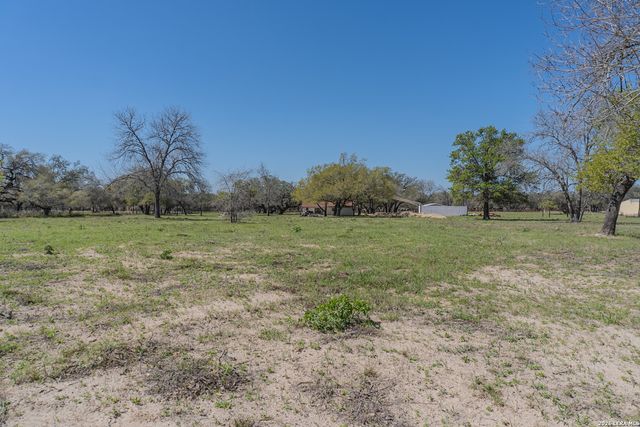 311 Governors, Floresville, TX 78114