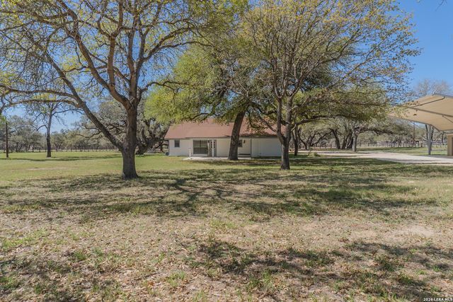 311 Governors, Floresville, TX 78114