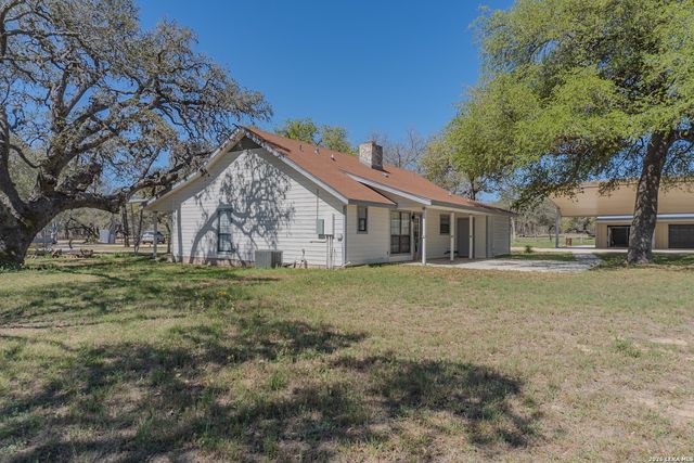 311 Governors, Floresville, TX 78114