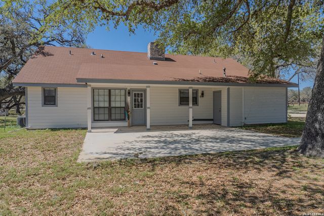 311 Governors, Floresville, TX 78114