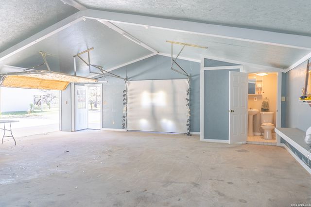 311 Governors, Floresville, TX 78114